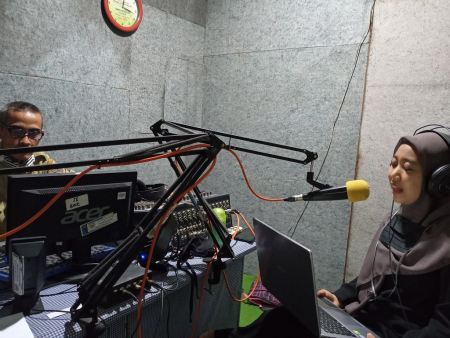 BERLATIH REKAMAN MEMBACA BERITA