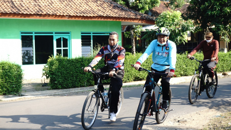 BERSEPEDA BERSAMA