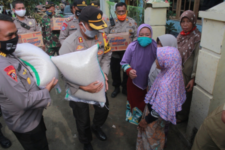 BERIKAN BANTUAN KORBAN MUSIBAH KEBAKARAN