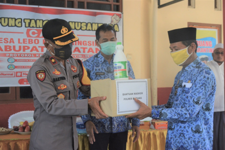 BERIKAN MASKER KE KAMPUNG TANGGUH