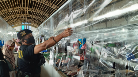 PASANG  PEMBATAS PLASTIK