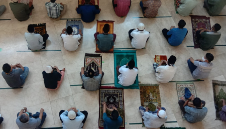 JAGA JARAK ANTAR JAMAAH