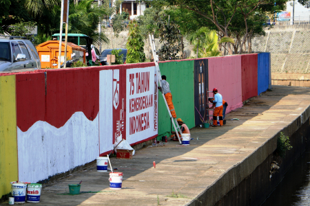 MURAL MENYAMBUT HUT RI KE-75