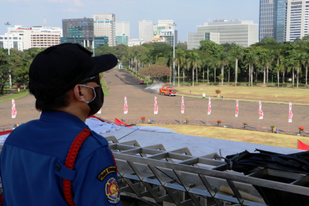 PENYEMPROTAN DISINFEKTAN KAWASAN MONAS