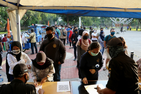 LAPANGAN BANTENG RAMAI PENGUNJUNG