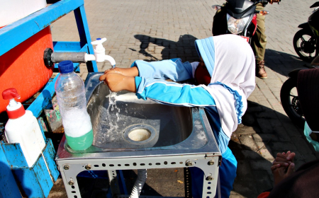 CUCI TANGAN di TANGKI AIR