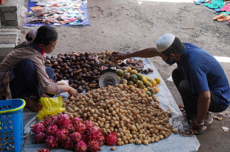 PENJUAL BUAH