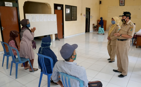 PENERIMA BANTUAN TERAPKAN PROTOKOL KESEHATAN