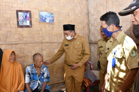 KUNJUNGI WARGA KORBAN PUTING BELIUNG