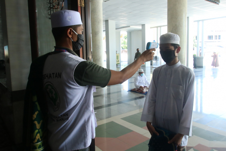 UKUR SUHU TUBUH MEMASUKI MASJID