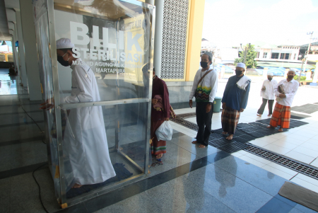 BILIK STERILISASI SEBELUM IBADAH SALAT JUMAT
