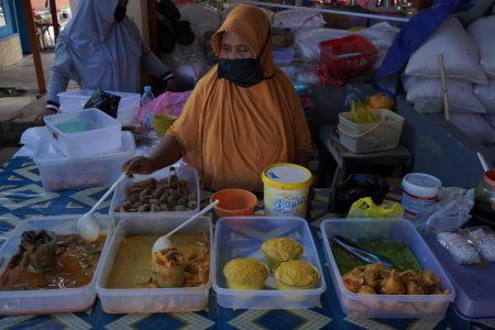 PENJUAL LAUK DAN SAYUR SIAP SAJI