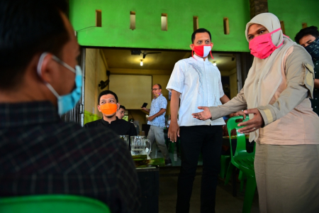 SOSIALISASI PENGUNAAN MASKER PADA WARKOP