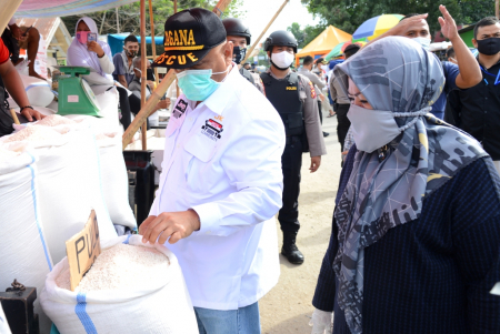 GUBERNUR GORONTALO TINJAU AKTIVITAS PASAR