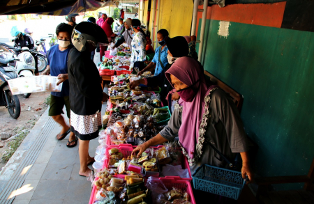 PENJUAL JAJANAN TRADISIONAL