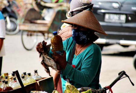 PENJUAL JAMU BERAS KENCUR