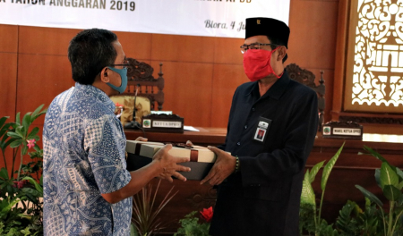 PENYERAHAN BUKU PERTANGGUNGJAWABAN PELAKSANAAN APBD