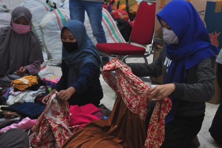 SORTIR PAKAIAN LAYAK PAKAI