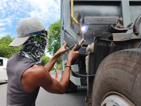 PENGELASAN BAK TRUK