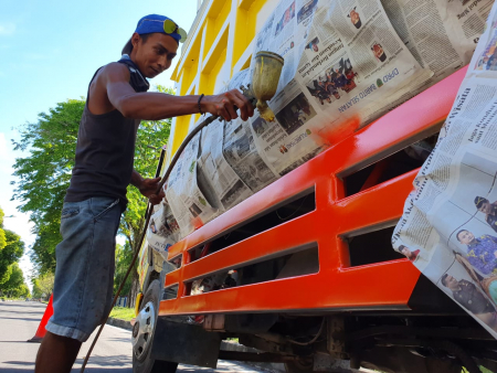 MENGECAT BAGIAN BODI TRUK