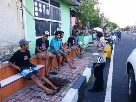 TEGUR PEMUDA TANPA MASKER