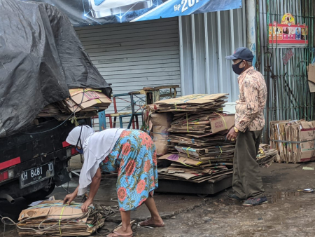 TIMBANG KARDUS BEKAS