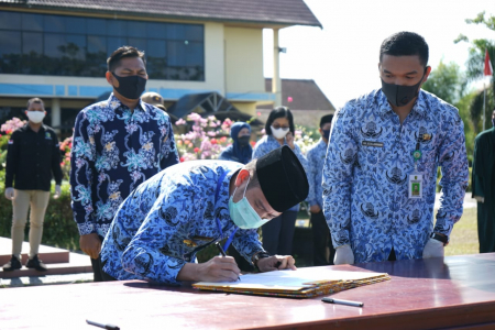 PENANDATANGANAN SUMPAH JANJI