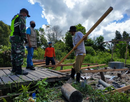 TINJAU LOKASI BEDAH RUMAH