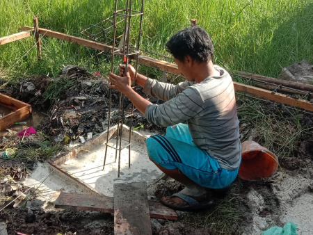 PASANG PONDASI TIANG RUMAH