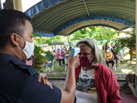 UKUR SUHU TUBUH WARGA PENERIMA BST