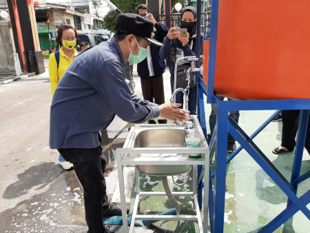 MENJALANKAN PPROTOKOL KESEHATAN