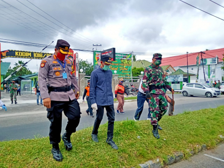 TINJAU PENYEMPROTAN CAIRAN DISINFEKTAN
