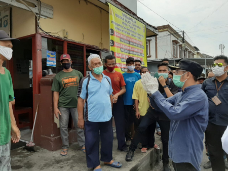 MENYAPA WARGA