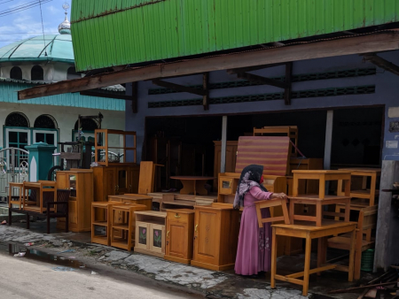 ANGKAT MEJA KAYU ALAU