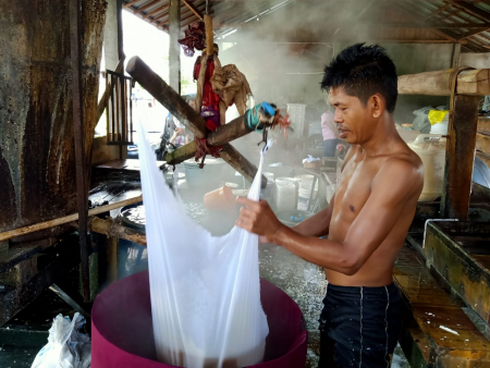 MENYARING KEDELAI