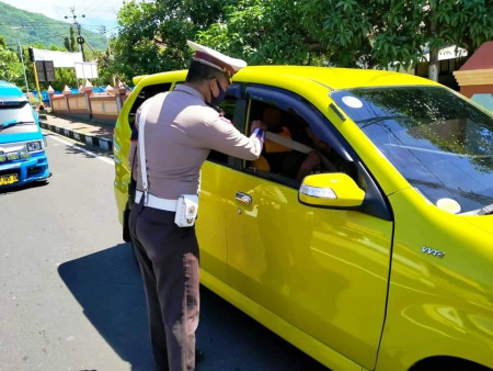 BANTU MEMASANGKAN SAFETY BELT