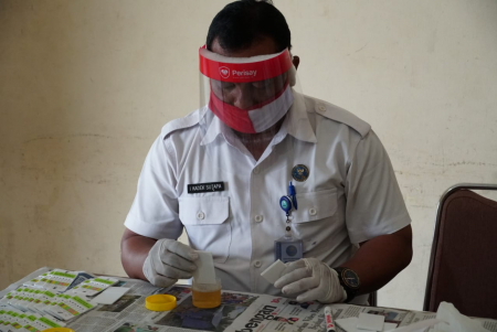  PERIKSA SAMPEL URINE