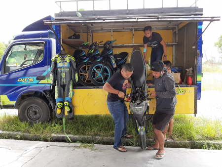 TURUNKAN MOTOR BALAP