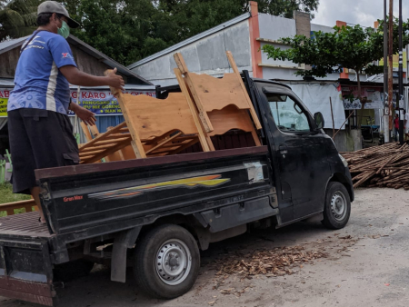 ANGKUT KURSI JENIS KAYU ALAU