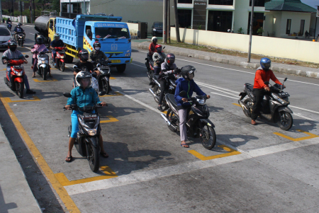 GARIS PENANDA JARAK PENGENDARA MOTOR