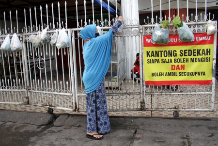 KANTONG SEDEKAH UNTUK WARGA TERDAMPAK COVID-19