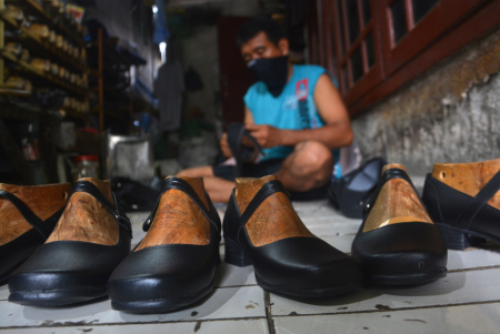 UMKM SEPATU DI MOJOKERTO MULAI BANGKIT 