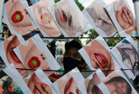 PENJUALAN MASKER KAIN BERGAMBAR WAJAH