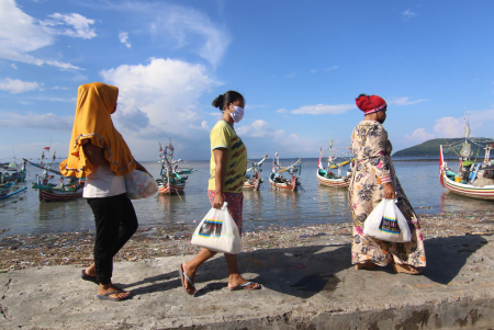 BANTUAN UNTUK NELAYAN TERDAMPAK CUACA BURUK