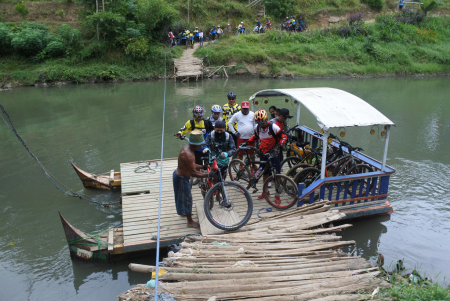 JASA PENYEBERANGAN SUNGAI DI JEMBER