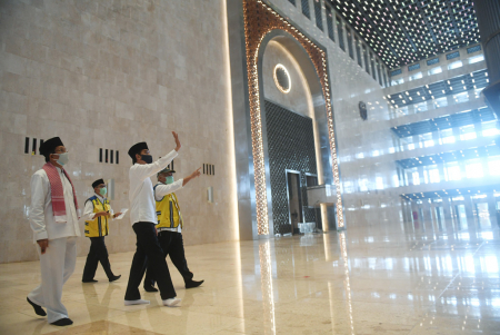 PRESIDEN MENINJAU RENOVASI MASJID ISTIQLAL