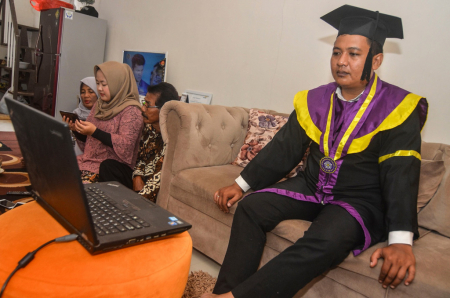 WISUDA SARJANA SECARA VIRTUAL