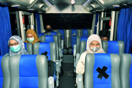 JAGA JARAK DALAM BUS