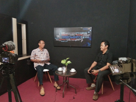 HOST ACARA NGOPI SANTAI