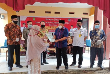 PENYERAHAN SERTIFIKAT LAHAN WARGA PASIR UTAMA